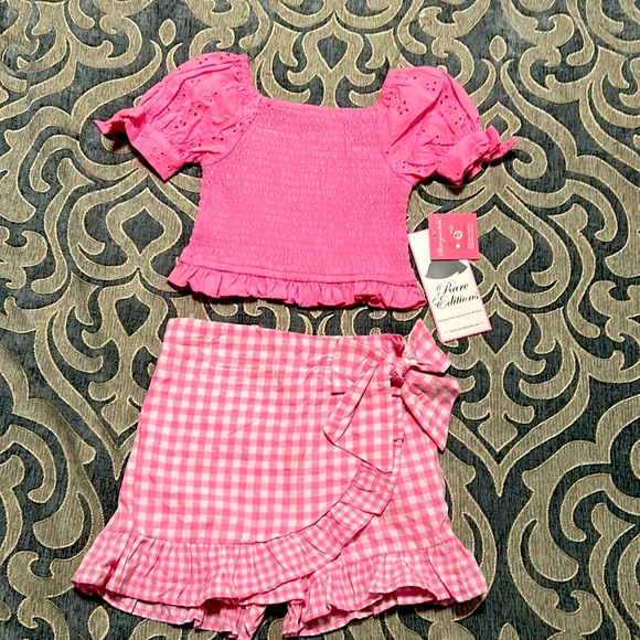 Girl size 6 - short puff sleeve top with matching short set - Picture 1 of 5